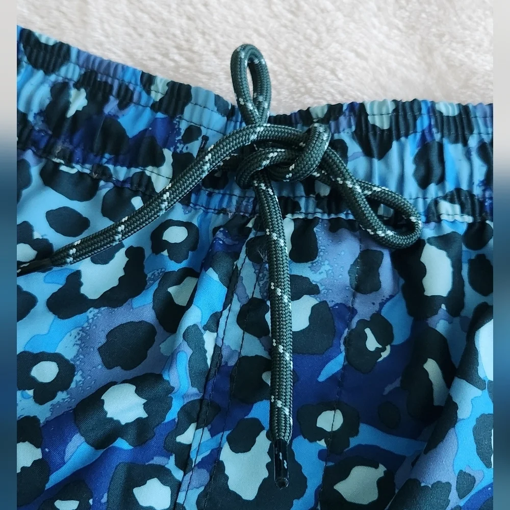 🌊 No Boundaries Men’s Blue Leopard Print Swim Shorts – Size Large (36–38), NWT